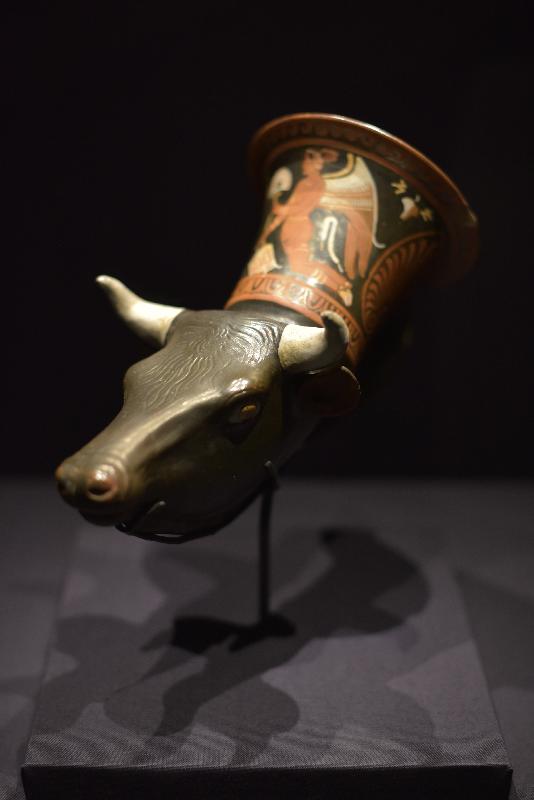 A major exhibition of the Hong Kong Museum of History entitled "An Age of Luxury: the Assyrians to Alexander" will be open to the public from tomorrow (May 9). Photo shows a bull-headed drinking cup (Collection of the British Museum.)