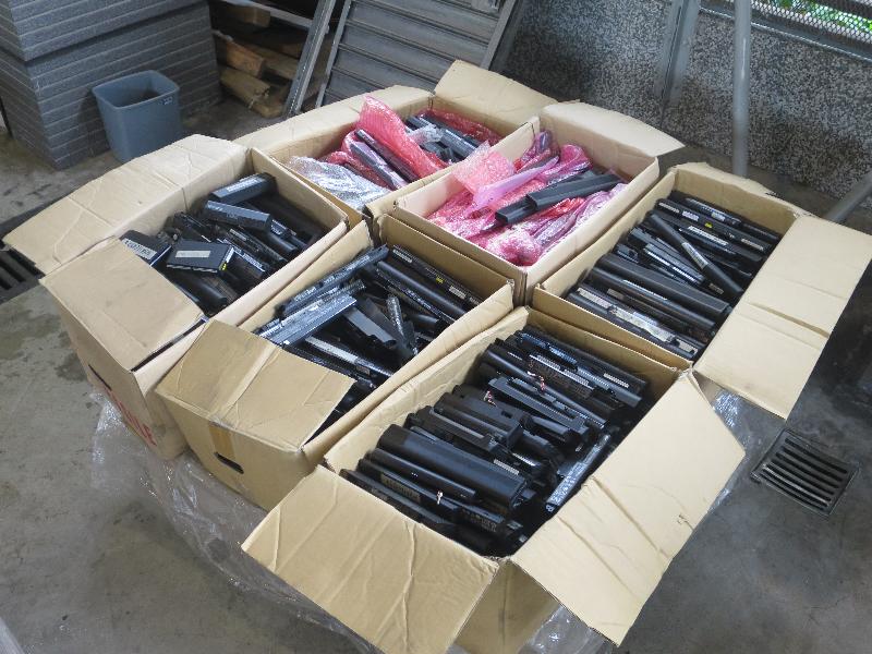 The Environmental Protection Department intercepted import cargo shipments at the Kwai Chung Container Terminals last September and October and seized a large amount of waste batteries.