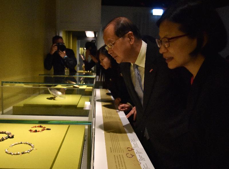 The Chief Secretary for Administration, Mr Matthew Cheung Kin-chung, officiated at the opening ceremony of the exhibition "An Age of Luxury: the Assyrians to Alexander" today (May 8). Photo shows Mr Cheung (second right) touring the exhibition.