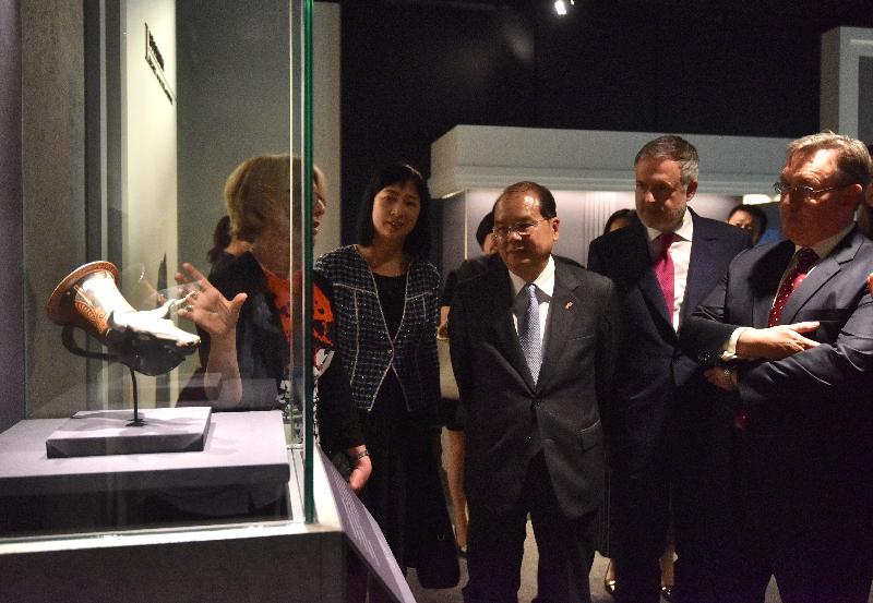 The Chief Secretary for Administration, Mr Matthew Cheung Kin-chung, officiated at the opening ceremony of the exhibition "An Age of Luxury: the Assyrians to Alexander" today (May 8). Photo shows Mr Cheung (centre) touring the exhibition.