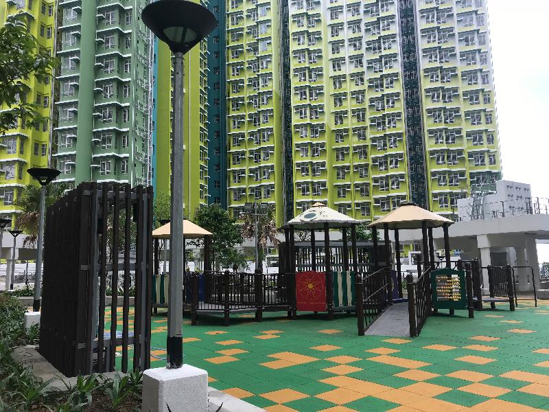 The intake of residents into the three newly completed blocks at On Tai Estate in the Anderson Road Development Area, Kwun Tong, began today (May 10).