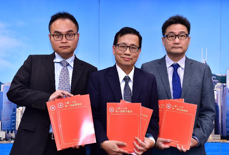 The Government Economist, Mr Andrew Au (centre), presents the First Quarter Economic Report 2018 at a press conference today (May 11). Also present are the Principal Economist, Mr Eric Lee (left), and Assistant Commissioner for Census and Statistics Mr Osbert Wang.