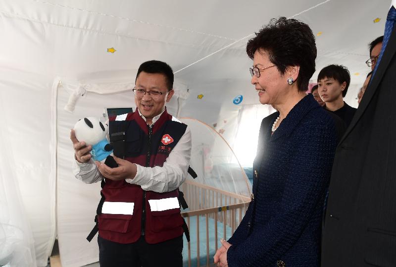The Chief Executive, Mrs Carrie Lam, visited the Sichuan University-The Hong Kong Polytechnic University Institute for Disaster Management and Reconstruction in Chengdu this afternoon (May 11). Photo shows Mrs Lam (right), visits the China National Emergency Medical Team (Sichuan) field hospital.
