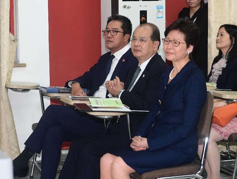 The Chief Executive, Mrs Carrie Lam (right), attended the experience sharing session of “5.12 Reconstruction - Past, Present and Future” organised by the Development Bureau in Chengdu this afternoon (May 11). Also pictured are the Chief Secretary for Administration, Mr Matthew Cheung Kin-chung (centre), and the Secretary for Development, Mr Michael Wong (left).
