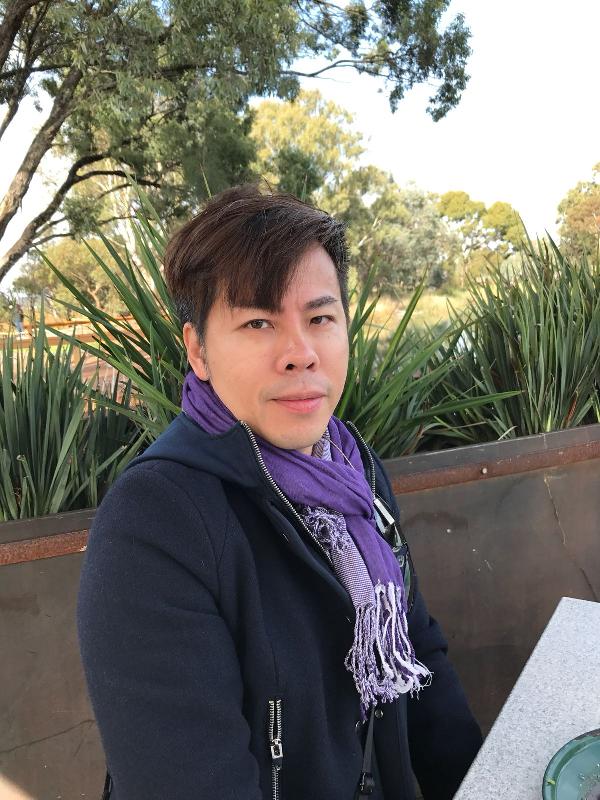 Chiu Kwok-wai, David, aged 48, is about 1.65 metres tall, 65 kilograms in weight and of medium build. He has a pointed face with yellow complexion and straight black hair. He was last seen wearing a dark coloured T-shirt, light brown trousers and carrying a black rucksack.