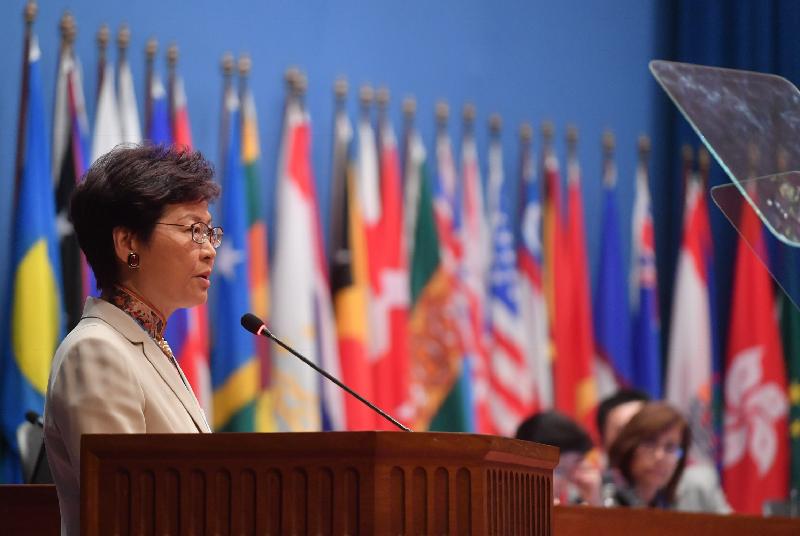 行政長官林鄭月娥今日（五月十四日）在泰國曼谷出席聯合國亞洲及太平洋經濟社會委員會第七十四屆會議部長級會議的開幕環節。圖示林鄭月娥作主題發言。
