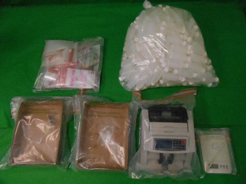 Hong Kong Customs seized a batch of suspected dangerous drugs weighing about 18 kilograms in total, as well as a batch of drug inhalation apparatus and packaging materials, with an estimated market value of about $1.9 million at Hong Kong International Airport and Central on May 12 and yesterday (May 14) respectively. Photo shows the drug inhalation apparatus and packaging materials seized.