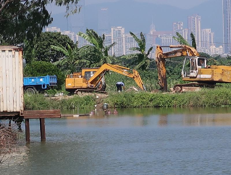 The Environmental Protection Department found last October that illegal dumping of construction waste and landfilling activities were being conducted at the conservation area of Nam Sang Wai Outline Zoning Plan.