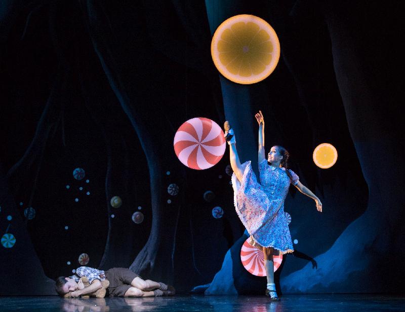 Additional performances of six programmes at the International Arts Carnival have been scheduled in response to overwhelming public demand, including "Hansel & Gretel" by the Scottish Ballet (UK).