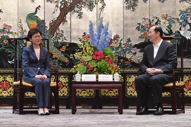 The Chief Executive, Mrs Carrie Lam (left), meets with the Secretary of the CPC Guangzhou Municipal Committee, Mr Ren Xuefeng, in Guangzhou today (May 16).