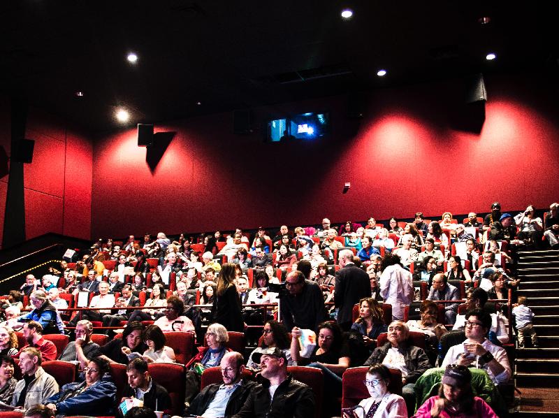 The US premiere of the award-winning movie "Tomorrow Is Another Day" was held in the Asian Pop-Up Cinema festival in Chicago on May 16 (Chicago time), with the screening sponsored by the Hong Kong Economic and Trade Office, New York. The film played to a full house.
