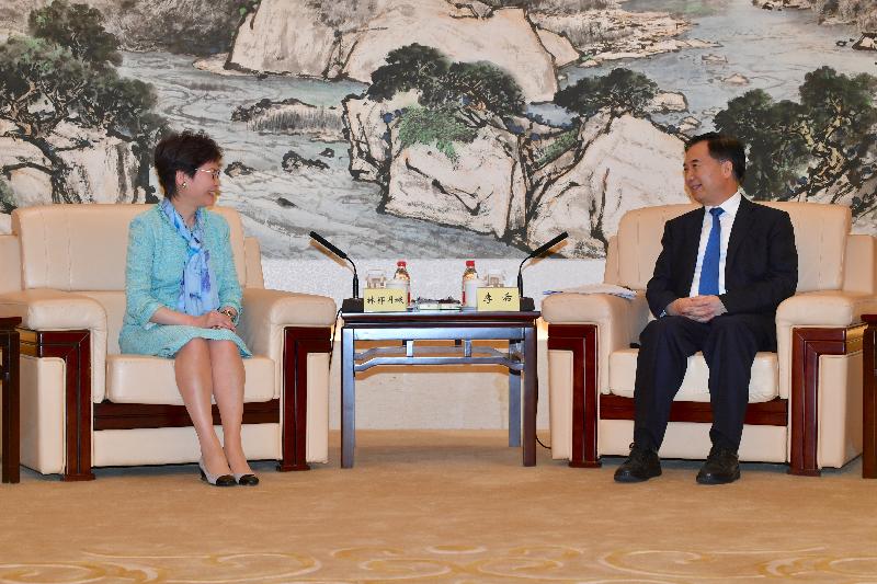 The Chief Executive, Mrs Carrie Lam (left), meets with the Secretary of the CPC Guangdong Provincial Committee, Mr Li Xi, in Guangzhou today (May 17). 