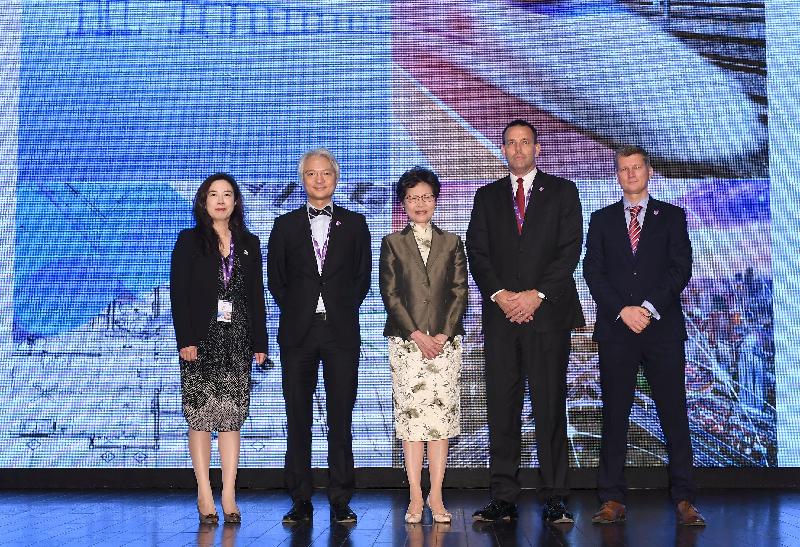 The Chief Executive, Mrs Carrie Lam, attended the Royal Institution of Chartered Surveyors (RICS) Hong Kong Annual Conference 2018 this morning (May 18). Photo shows (from left) the Chief Operating Officer, Hong Kong, Taiwan and Macau of the RICS, Ms Clare Chiu; the Chair of the RICS Hong Kong Board, Mr Clement Lau; Mrs Lam; the President-elect of the RICS, Mr Chris Brooke; and the Organising Committee Chair of the RICS Hong Kong Annual Conference 2018, Mr Dave Hallam, at the Conference.