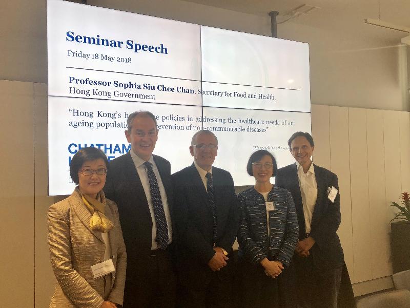 On her second day visit in London, the United Kingdom, the Secretary for Food and Health, Professor Sophia Chan (second right), today (May 18, London time)  attended a round table discussion at Chatham House. Professor Chan and the Director of Health, Dr Constance Chan (first left), are pictured with Chatham House's Dr Ala Alwan (centre), Professor David Heymann (first right) and Mr Rob Yates (second left).