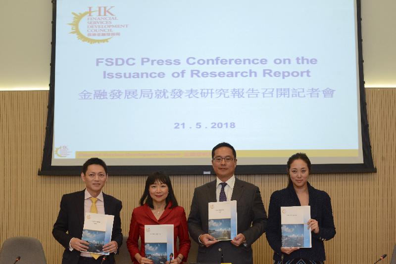 The Convenor of the New Business Committee of the Financial Services Development Council (FSDC), Mrs Florence Yip (second left), and members of the FSDC Working Group on Maritime Leasing Mr Kenneth Lam (second right), Mr Clarence Leung (first left) and Ms Sabrina Chao (first right), released a report entitled "Maritime Leasing Paper" at a press conference today (May 21).
