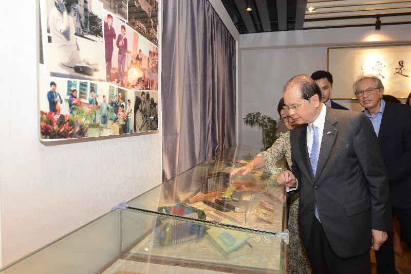The Chief Secretary for Administration, Mr Matthew Cheung Kin-chung, attended the Forum on Education for the Visually Impaired with Multi-Disabilities, organised by Ebenezer New Hope School, today (May 21). Photo shows Mr Cheung touring the history gallery.