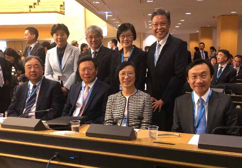 The Secretary for Food and Health, Professor Sophia Chan (front row, second right), today (May 21, Geneva time) is pictured with the Minister of the National Health Commission, Mr Ma Xiaowei (front row, first left); the Ambassador Extraordinary and Plenipotentiary and Permanent Representative, Permanent Mission of the People's Republic of China to the United Nations Office at Geneva and Other International Organizations in Switzerland, Mr Yu Jianhua (front row, second left); the Secretary for Social Affairs and Culture of the Macao Special Administrative Region Government, Mr Tam Chon-weng (front row, first right); and the Director of Health, Dr Constance Chan (back row, second right), at the 71st World Health Assembly of the World Health Organization in Geneva, Switzerland.