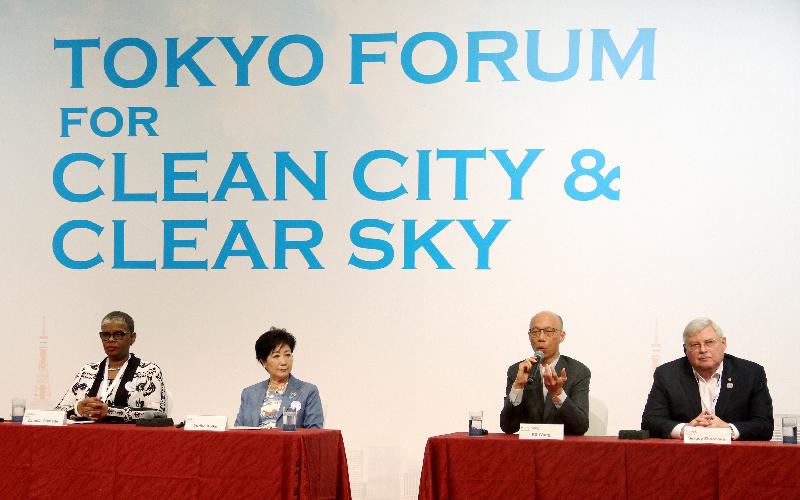 环境局局长黄锦星（右二）今日（五月二十三日）上午出席由东京都厅主办的「东京蓝天和洁净城市论坛」记者会。