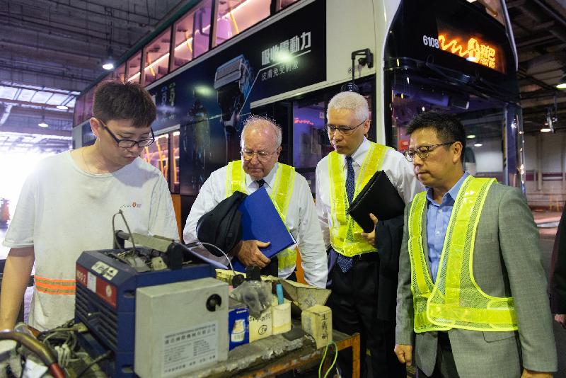 The Chairman of the Independent Review Committee on Hong Kong's Franchised Bus Service, Mr Justice Michael Lunn (second left), and Members of the Committee Mr Rex Auyeung Pak-kuen (second right) and Professor Lo Hong-kam (first right), visited the depots of New World First Bus Services Limited and Citybus Limited in Chai Wan today (May 24) to gain a better understanding of the vehicle examination and inspections of franchised buses.