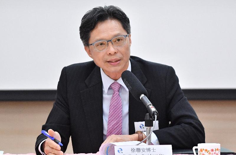 The Chairman of the Quality Education Fund (QEF) Steering Committee, Dr Gordon Tsui, hosted a media briefing today (May 25) on the setting up of the Dedicated Funding Programme for Publicly-funded Schools with the QEF allocating $3 billion as proposed in the 2018-19 Budget, and the 11 priority themes for the 2018/19 QEF applications.