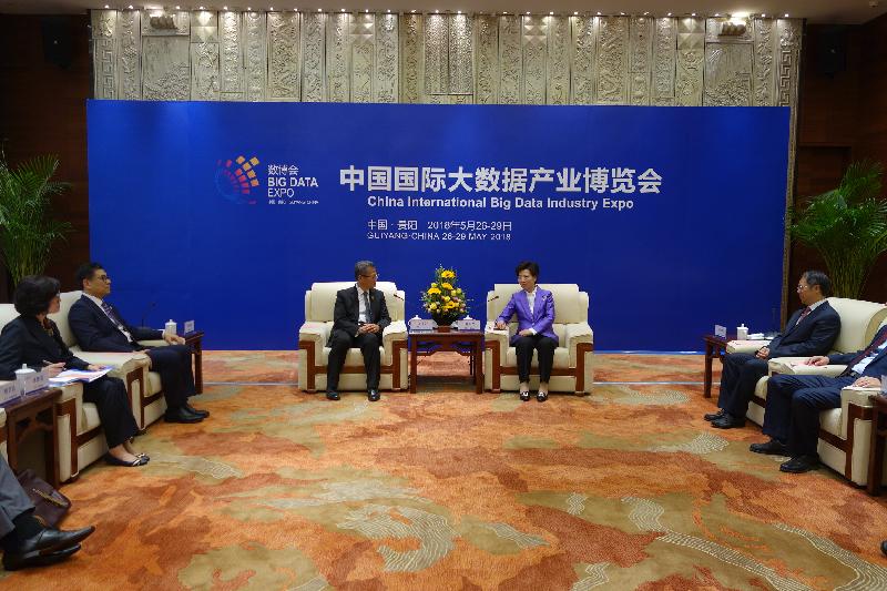 The Financial Secretary, Mr Paul Chan (third left), today (May 26) attends the China International Big Data Industry Expo 2018 in Guiyang and meets with the Governor of Guizhou Province and Deputy Secretary of Guizhou Provincial CPC Committee, Ms Shen Yiqin (second right), to explore closer co-operation between Hong Kong and Guizhou in various areas, such as big data and smart city development.
