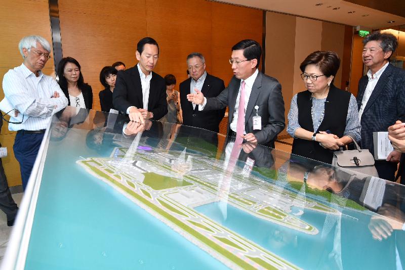Non-official Members of the Executive Council (ExCo Members) today (May 28) visited Hong Kong International Airport. Photo shows the ExCo Members visiting HKIA Tower.