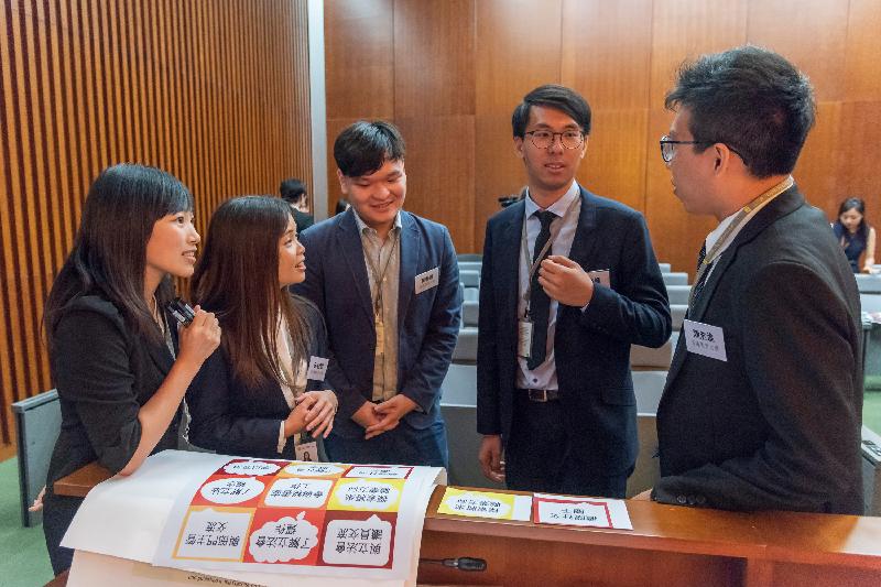 The Legislative Council Secretariat launches the 2018 internship programme today (May 28). Photo shows students sharing with each other their expectations of the internship programme at the orientation session. 