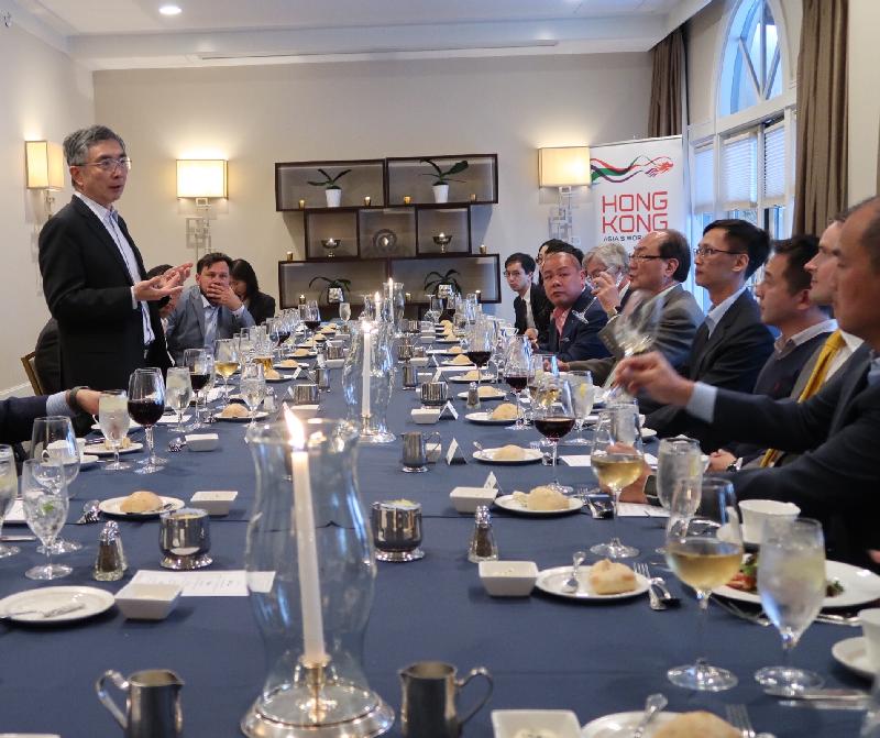 財經事務及庫務局局長劉怡翔（左一）五月二十九日（三藩市時間）在三藩市出席晚宴，向當地風險投資者介紹香港能為海外投資者帶來的龐大機遇。