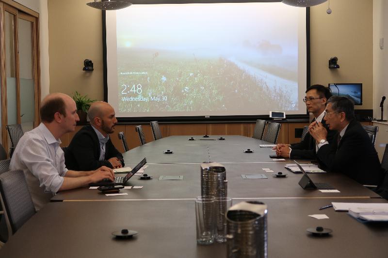 The Secretary for Financial Services and the Treasury, Mr James Lau (first right), meets with the Director of Sustainable Finance of the ClimateWorks Foundation, Mr Ilmi Granoff (second left), and its Associate Director, Mr Tim Stumhofer (first left), in San Francisco on May 30 (San Francisco time), to exchange views on green finance.