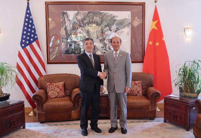 The Secretary for Financial Services and the Treasury, Mr James Lau (left), pays a courtesy call on the Consul General of the People's Republic of China in San Francisco, Mr Luo Linquan (right), on May 31 (San Francisco time).