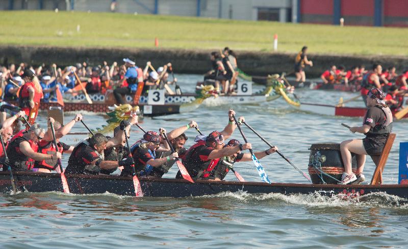 The London Hong Kong Dragon Boat Festival 2018 was held on June 3 (London time) in London's Docklands. Thirty three dragon boat teams took part in a full day of racing.