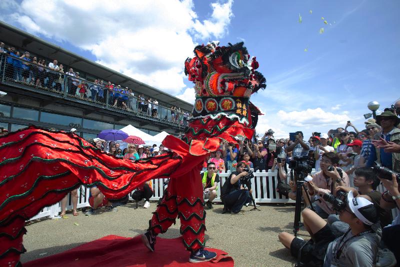 London Hong Kong Dragon Boat Festival 2018 was held on June 3 (London time) in London's Docklands. Picture shows a colourful and vibrant lion dance concluding the opening ceremony.