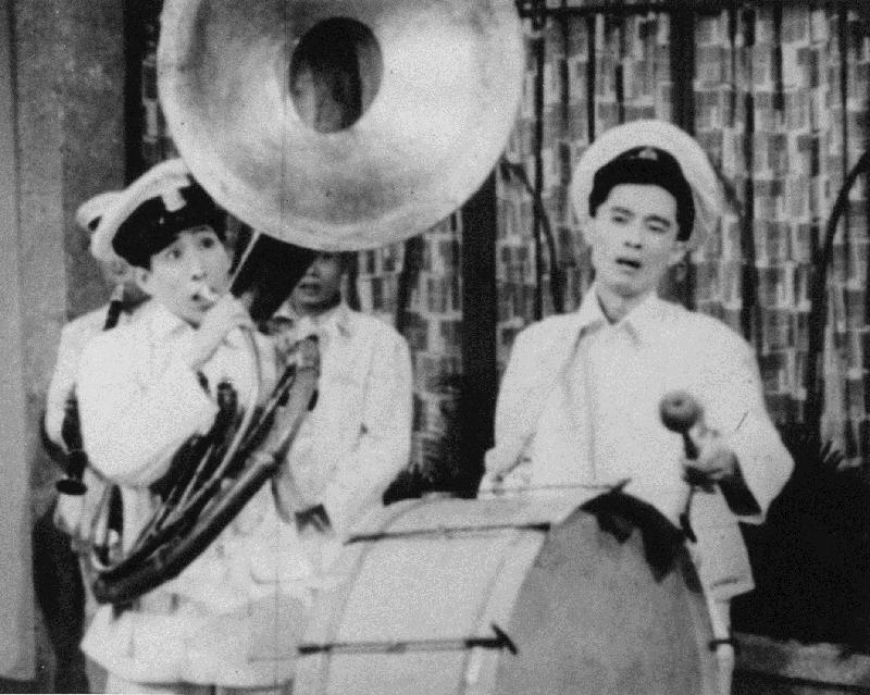 康樂及文化事務署香港電影資料館的「影畫早晨」節目將於七月至九月以「最佳拍檔之說說笑」為題，選映四對不同年代的諧星拍檔主演的喜劇。圖為《兩傻遊天堂》（1958）劇照。