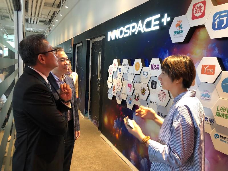 The Financial Secretary, Mr Paul Chan (first left), in Shanghai today (June 7) visits Innospace+ to learn more about the ecosystem in Shanghai for start-ups.