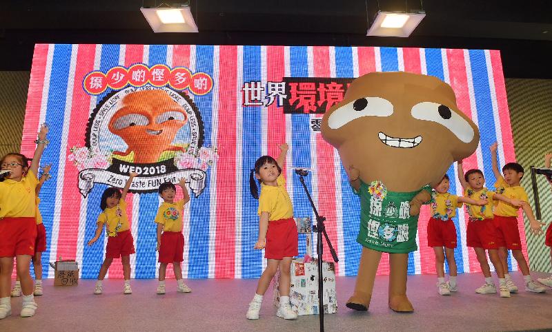 A group of kindergarten students are singing and dancing with Big Waster to promote the message of "Dump Less, Save More, Recycle Right" at today's (June 10) "World Environment Day 2018 • Zero Waste Fun Fair" opening ceremony.