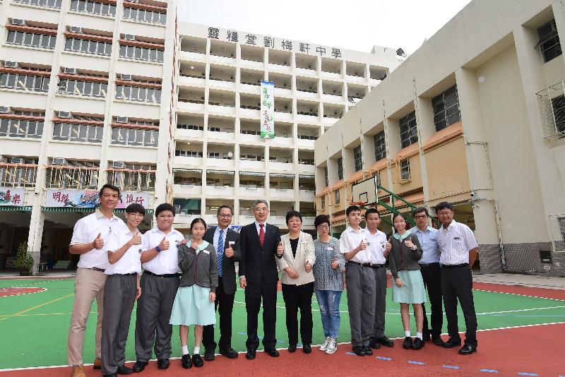 The Secretary for Financial Services and the Treasury, Mr James Lau (sixth left), visited Ling Liang Church M H Lau Secondary School in Tai Po District this morning (June 12) and met with students to learn about their school life. Photo shows Mr Lau with the District Officer (Tai Po), Ms Andy Lui (centre); the Vice-Chairman of the Tai Po District Council, Ms Wong Pik-kiu (sixth right); and the Principal of Ling Liang Church M H Lau Secondary School, Mr Edwin Poon (fifth left), with students and teachers.