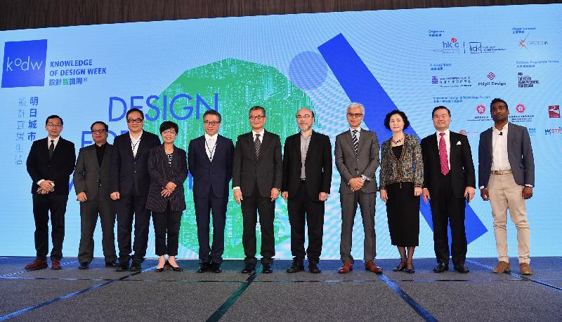 The Financial Secretary, Mr Paul Chan, attended the opening ceremony of Knowledge of Design Week 2018 today (June 13). Photo shows (front row, from third left) the Head of Create Hong Kong, Mr Victor Tsang; the Director of Architectural Services, Mrs Sylvia Lam; the Chairman of Hong Kong Design Centre, Professor Eric Yim; Mr Chan; the Chairman of the Knowledge of Design Week Steering Committee, Mr Victor Lo; the Acting Director of Leisure and Cultural Services, Dr Louis Ng; and other guests at the event.