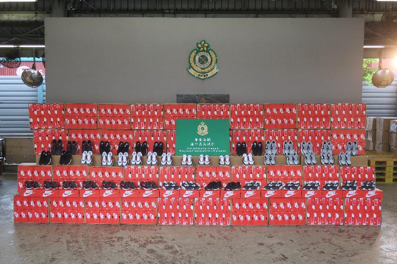 Anticipating that the 2018 FIFA World Cup matches would provide opportunities for criminals to develop infringement business, Hong Kong Customs is undertaking a special operation codenamed "Goalkeeper", focusing on infringing items that may be trafficked through passenger and cargo channels at the airport, seaport, land boundary and railway control points on the eve of the matches. The operation started on April 30, and until yesterday (June 13) about 259 000 suspected infringing items valued at about $15.3 million had been seized in 21 cases with five arrests also made. Photo shows some of the items seized.