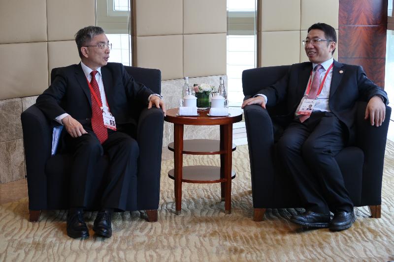 The Secretary for Financial Services and the Treasury, Mr James Lau (left), meets with the Director-General of the Shanghai Municipal Government Financial Services Office, Mr Zheng Yang, in Shanghai today (June 14) to exchange views on the latest developments in the financial industry of the two cities.