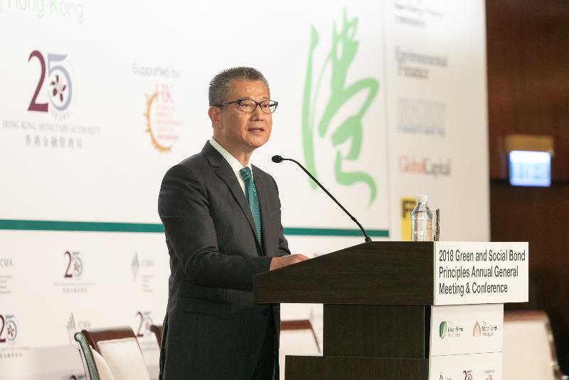 國際資本市場協會與香港金融管理局今日（六月十四日）在香港合辦2018綠色及社會責任債券原則年度會員大會及會議。圖示財政司司長陳茂波在會議上發表主題演講。