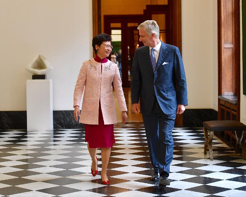 行政長官林鄭月娥今日（布魯塞爾時間六月十四日）在比利時布魯塞爾展開歐洲訪問行程。圖示林鄭月娥（左）在布魯塞爾拜會比利時國王菲利普（右）。