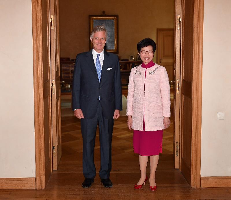 行政長官林鄭月娥今日（布魯塞爾時間六月十四日）在比利時布魯塞爾展開歐洲訪問行程。圖示林鄭月娥（右）在布魯塞爾拜會比利時國王菲利普（左）。