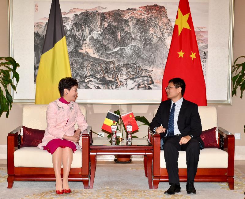 The Chief Executive, Mrs Carrie Lam, started her visit to Europe in Brussels, Belgium, today (June 14, Brussels time). Photo shows Mrs Lam (left) paying a courtesy call on the Chargé d’Affaires of the Embassy of the People’s Republic of China to the Kingdom of Belgium, Mr Zhang Chi (right).