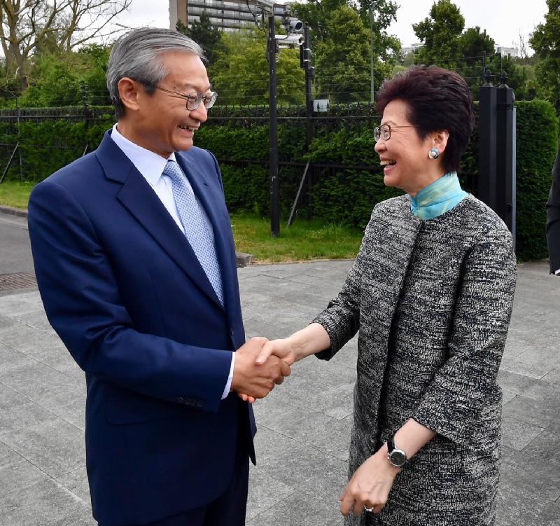 The Chief Executive, Mrs Carrie Lam, continued her visit to Europe in Brussels, Belgium today (June 15, Brussels time). Photo shows Mrs Lam (right) meeting with the Ambassador Extraordinary and Plenipotentiary and Head of the Chinese Mission to the European Union, Mr Zhang Ming (left).