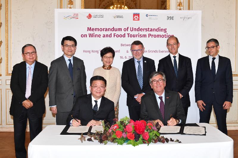The Chief Executive, Mrs Carrie Lam, continued her visit to Bordeaux, France today (June 16, Bordeaux time). Photo shows Mrs Lam (back row, third left), the Secretary for Commerce and Economic Development, Mr Edward Yau (back row, second left), and the Chairman of Hong Kong Tourism Board (HKTB), Dr Peter Lam (back row, first left) witnessing the Executive Director of HKTB, Mr Anthony Lau (front row, left) and the Deputy Mayor of Bordeaux, Mr Stephan Delaux (front row, right) signing the Memorandum of Understanding on Wine and Food Tourism Promotion.