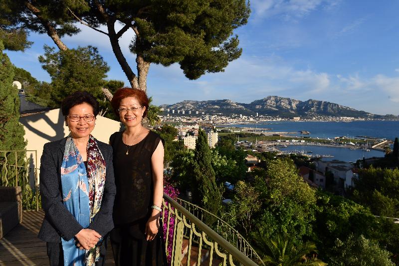 The Chief Executive, Mrs Carrie Lam, continued her visit to France in Marseille yesterday evening (June 17, Marseille time). Photo shows Mrs Lam (left) and the Consul General of the People's Republic of China to Marseille, Ms Lu Huiying (right).