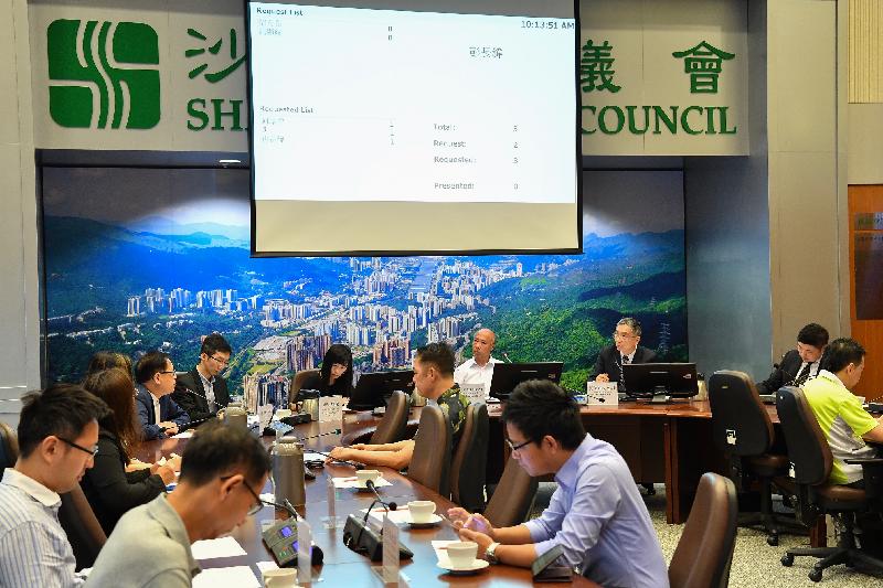 The Secretary for Financial Services and the Treasury, Mr James Lau (third right), visits Sha Tin District this morning (June 19) and meets with members of the Sha Tin District Council to discuss issues of concern. Photo shows Mr Lau with the District Officer (Sha Tin), Miss Amy Chan (fifth right), and the Chairman of the Sha Tin District Council, Mr Ho Hau-cheung (fourth right).