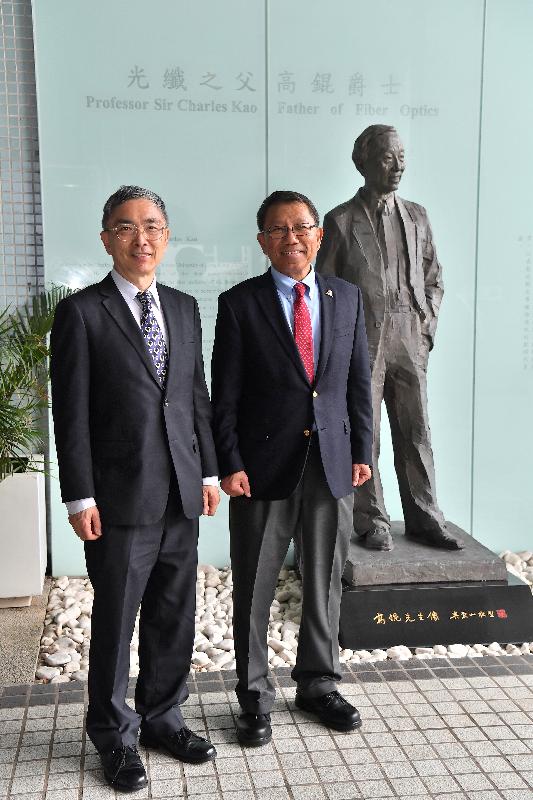 The Secretary for Financial Services and the Treasury, Mr James Lau (left), visited the Chinese University of Hong Kong and met with the Vice-Chancellor and President, Professor Rocky Tuan (right), today (June 19). 