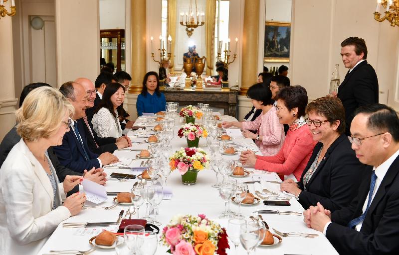 The Chief Executive, Mrs Carrie Lam, continued her visit to France in Paris today (June 20, Paris time). Photo shows Mrs Lam (third right) attending a lunch hosted by the President of the France-China Friendship Group of the National Assembly of France, Mr Buon Huong Tan (third left). The Vice President of the National Assembly, Ms Carole Bureau-Bonnard (second right) also attended.