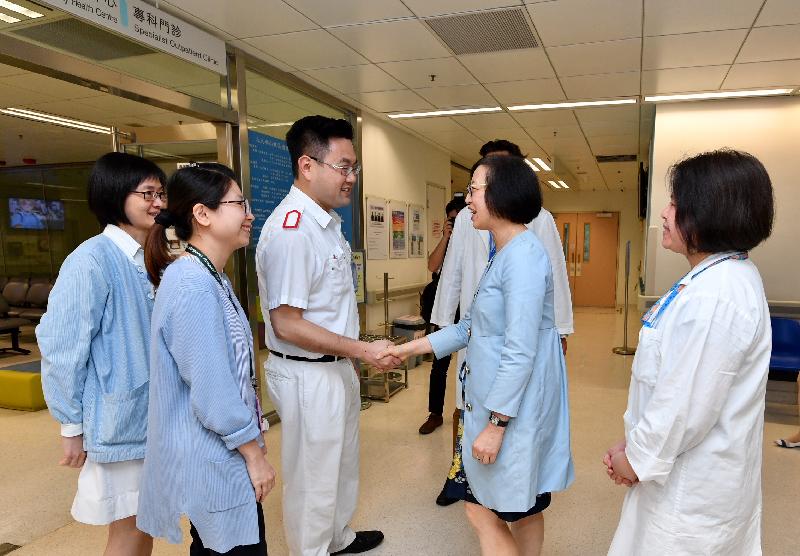 The Secretary for Food and Health, Professor Sophia Chan (second right), today (June 21) visited North Lantau Hospital to understand more about the hospital's Phase II development, the additional services provided by the hospital and the services of its community health centre.